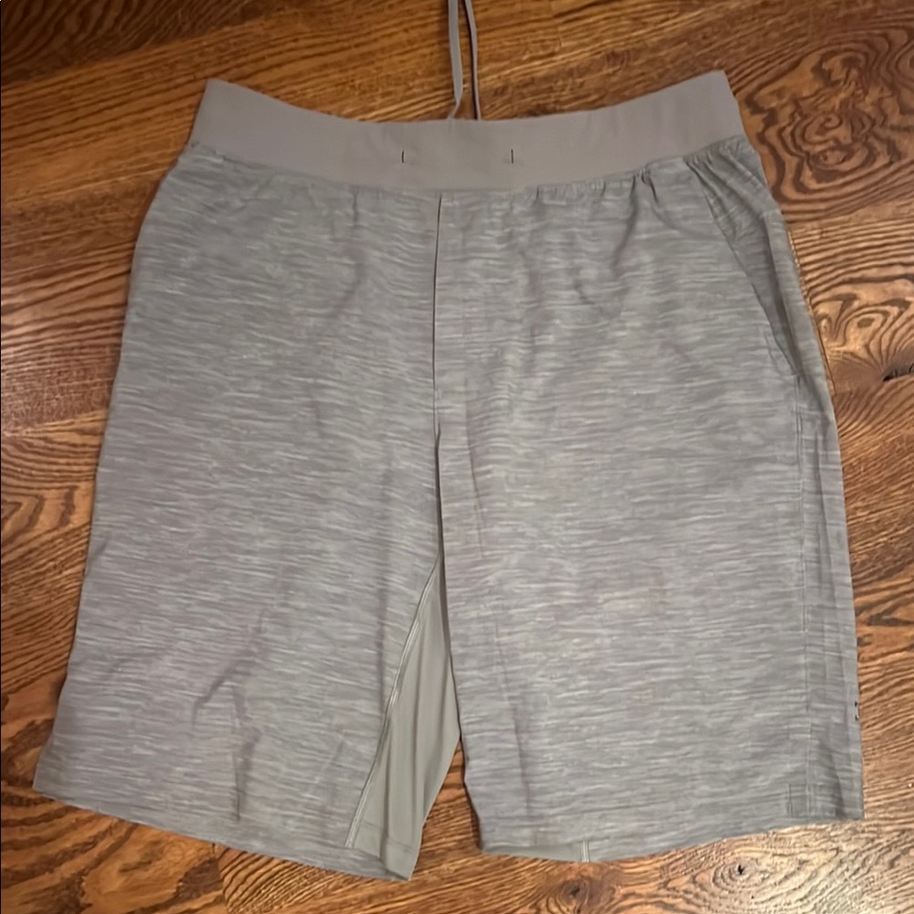 Men’s lululemon Zeroed In Linerless heathered Gray Athletic Shorts size L